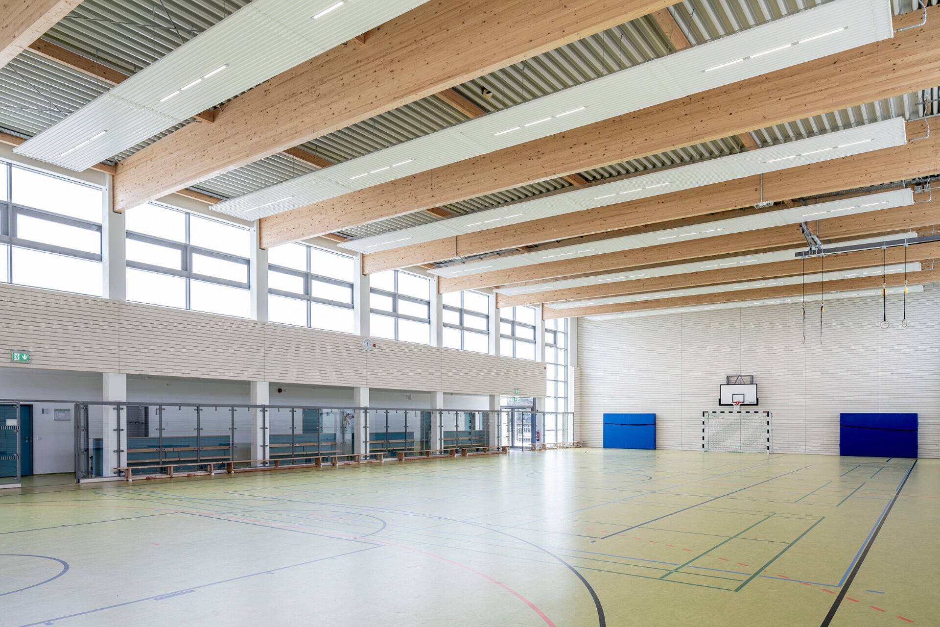 Belgershain, Turnhalle, Halle, Referenz, reference, Sporthalle,  LED, beleuchtung, lighting, ZFP LED, ZFP, ceiling panels, deckenstrahlplatten