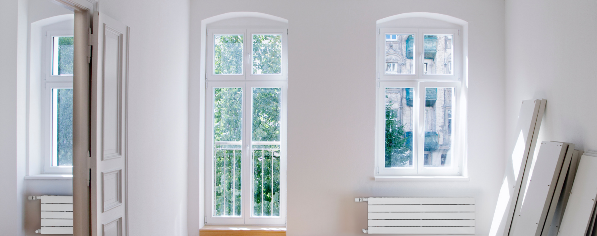 VRX2-037-110-BP (1270), livingroom, classic building, Nova Neo, Traffic White, city flat, Stock image, AdobeStock_54341231, renovation,