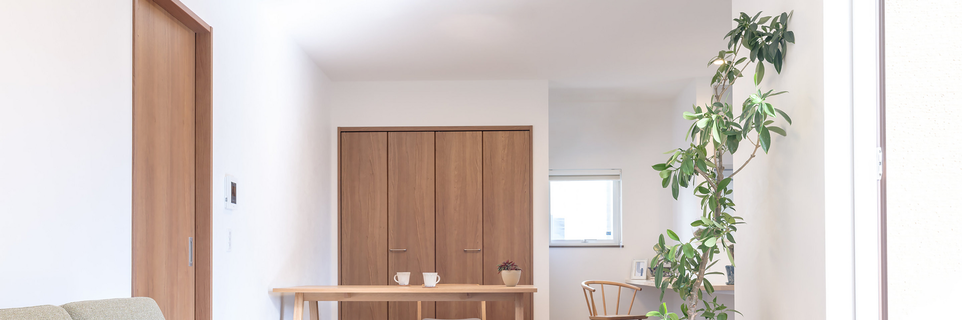 Stock Content Zehnder ComfoAir Flex 250 Comfortable indoor ventilation Front view