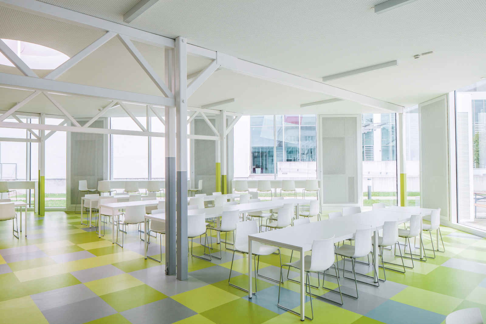 Hochschule Offenburg, FH Offenburg, Mensa, PAM, closed ceiling, plasterboard ceiling, perforated design, reference project, Objektreportage, Deutschland