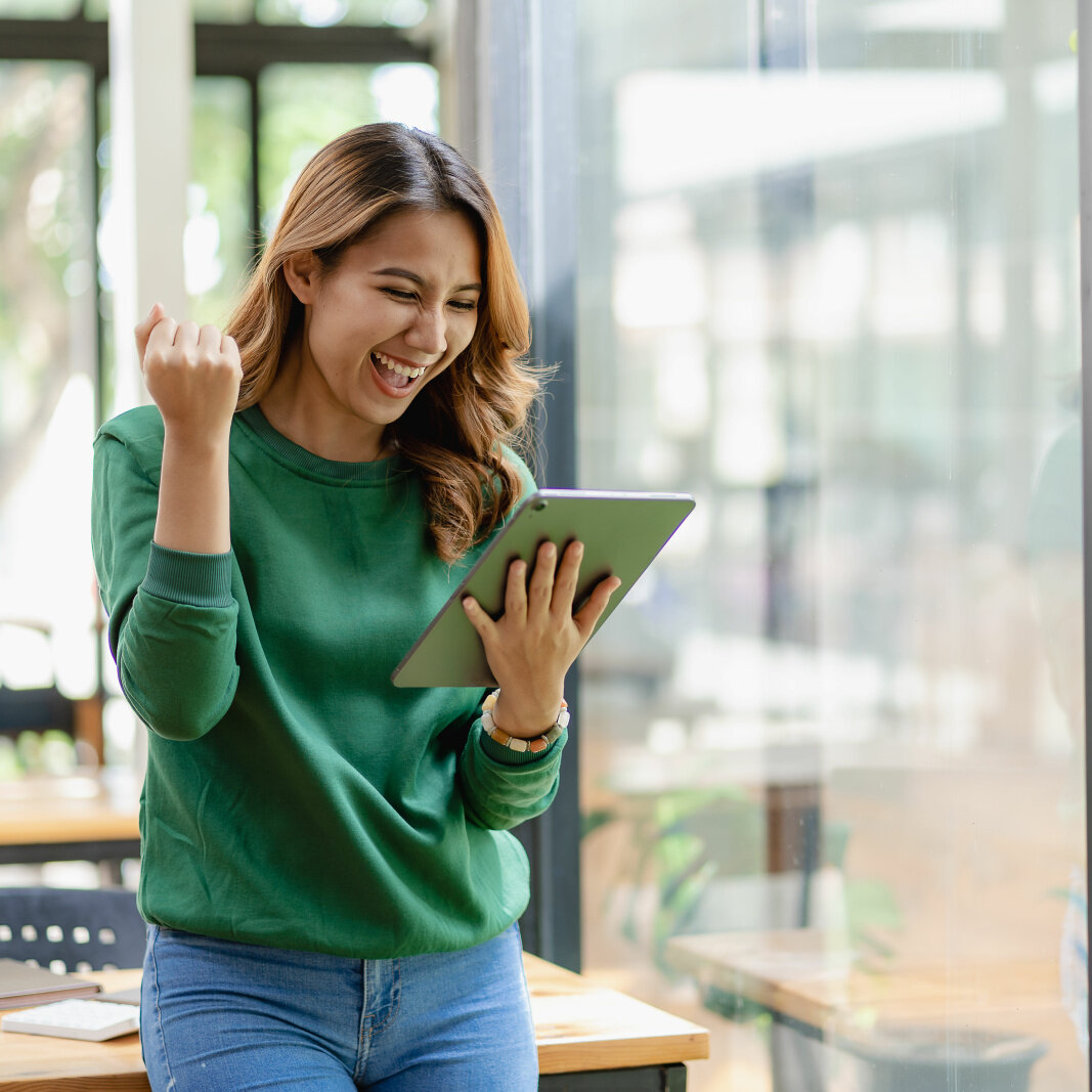 Benefits Smarthome Woman looks at her tablet and smiles