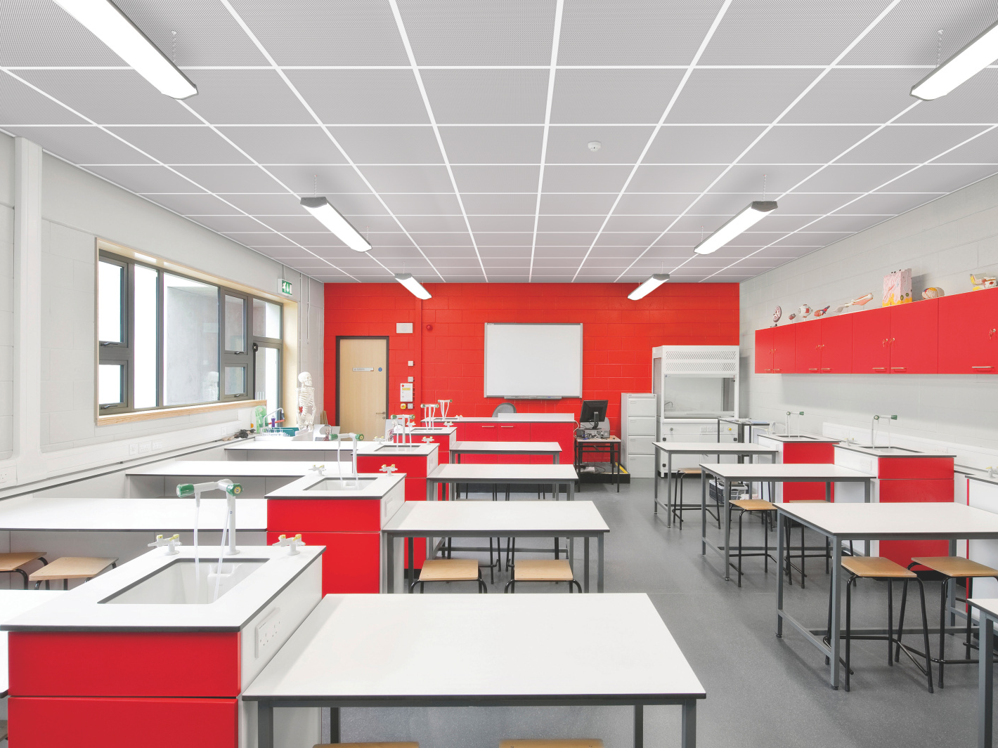 schulzimmer mit labor zehnder einliegesystem