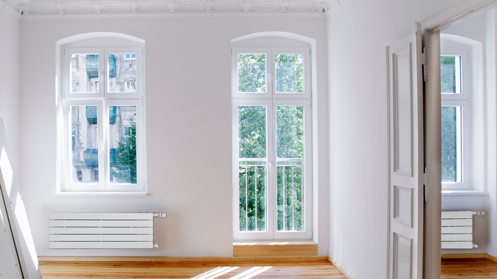 VRX2-037-110-BP (7610), livingroom, classic building, Nova Neo, Traffic White, city flat, Stock image, AdobeStock_54341231, renovation,